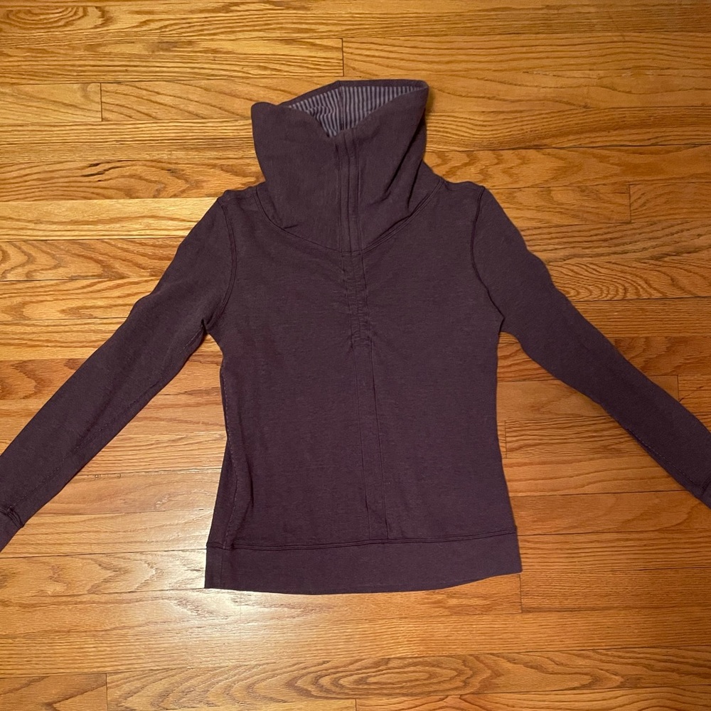 Lululemon Sweater In a cinch, reversible